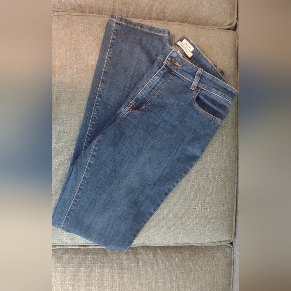 Classic Straight Leg Women’s Jeans in Medium Blue